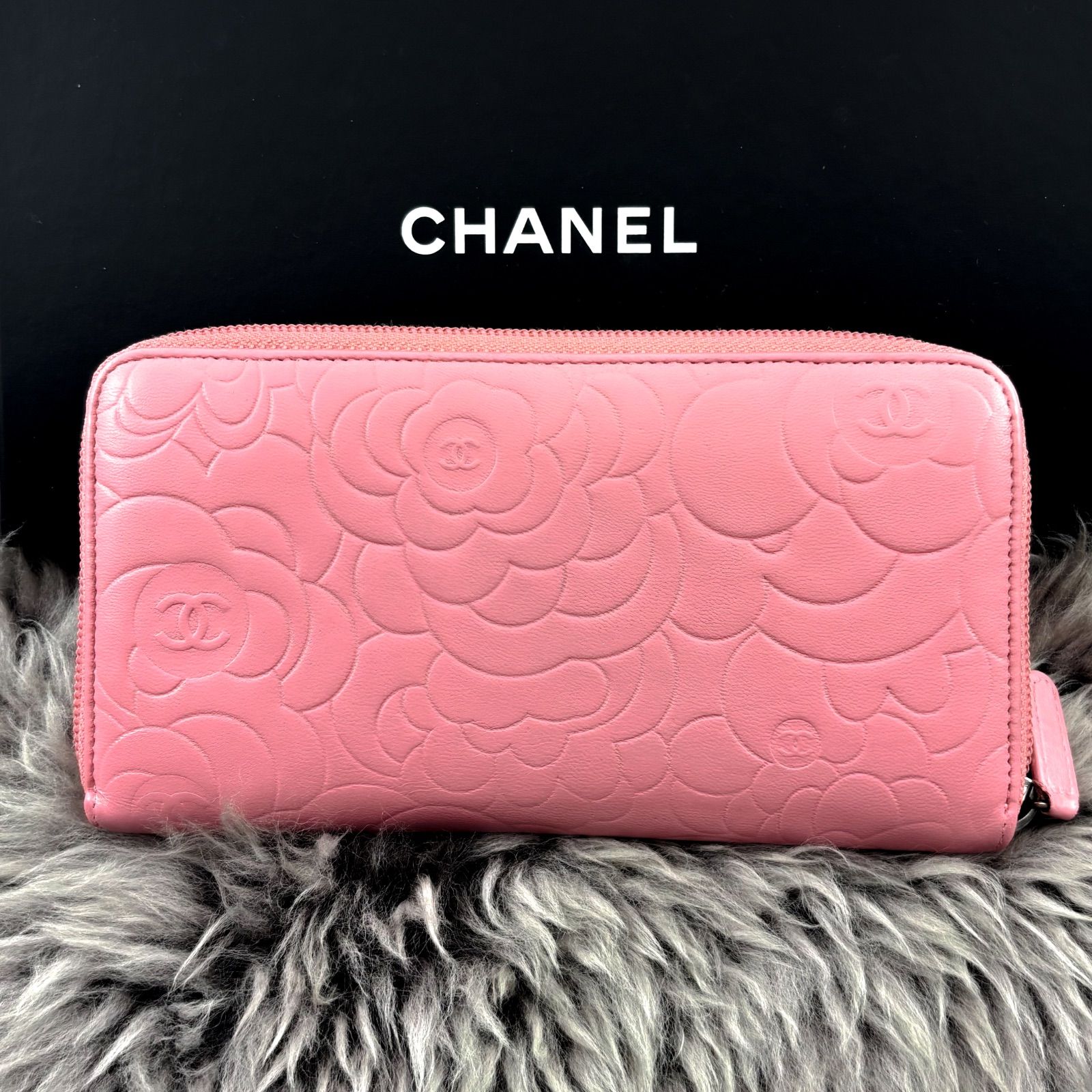 【極美品✨】シャネル カメリア 型押し ラウンドジップ 長財布 ピンク 極美品✨】シャネル 長財布 カメリア 型押し ラウンドジップ PI - メルカリ