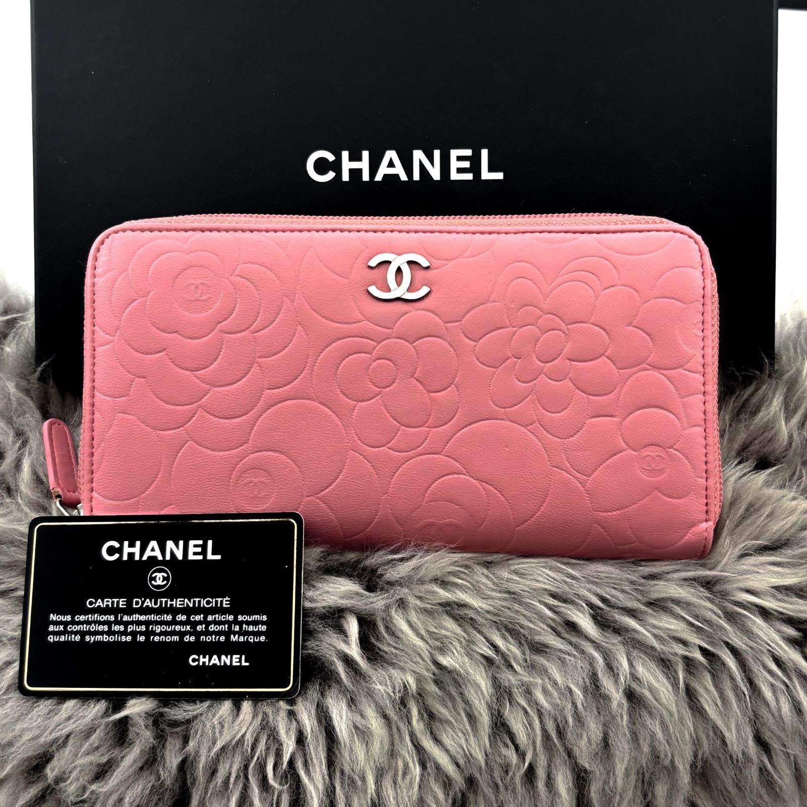 シャネル カメリア 型押し ラウンドジップ 長財布 PI