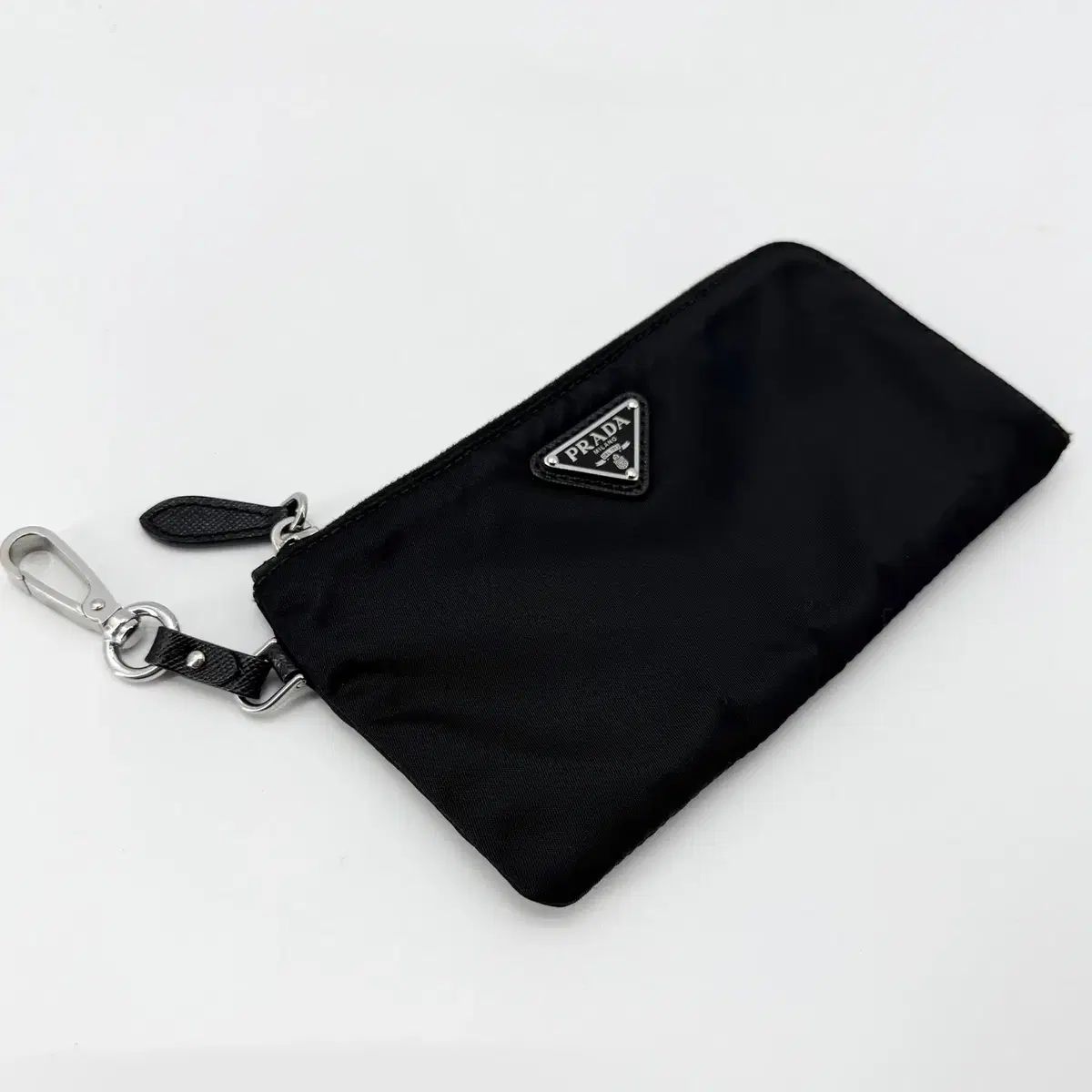 プラダ 三角ロゴ