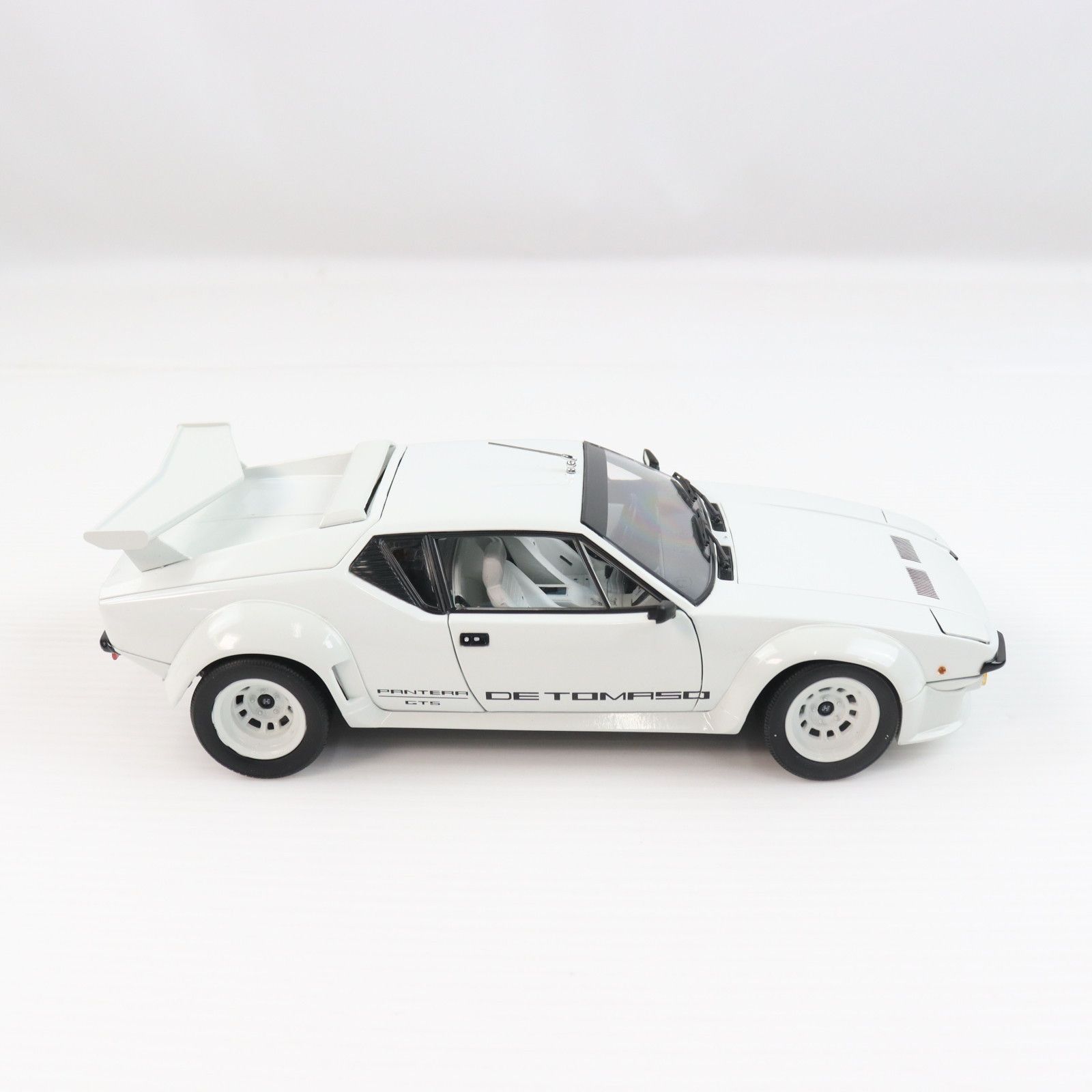 京商 デ・トマソ パンテーラ GT5 ホワイト 1/18 KS08854W 1/18 デ・トマソ パンテーラ GT5 完成品 ミニカー(KS08854W) 京商