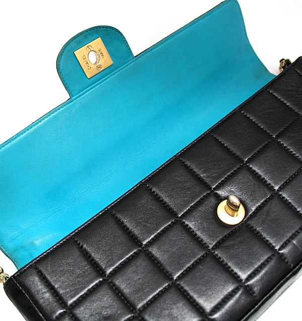 ラムスキン 黒×ターコイズブルー