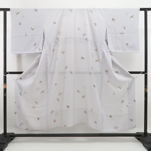 袖に覗く十二支で遊び心を纏う 長襦袢