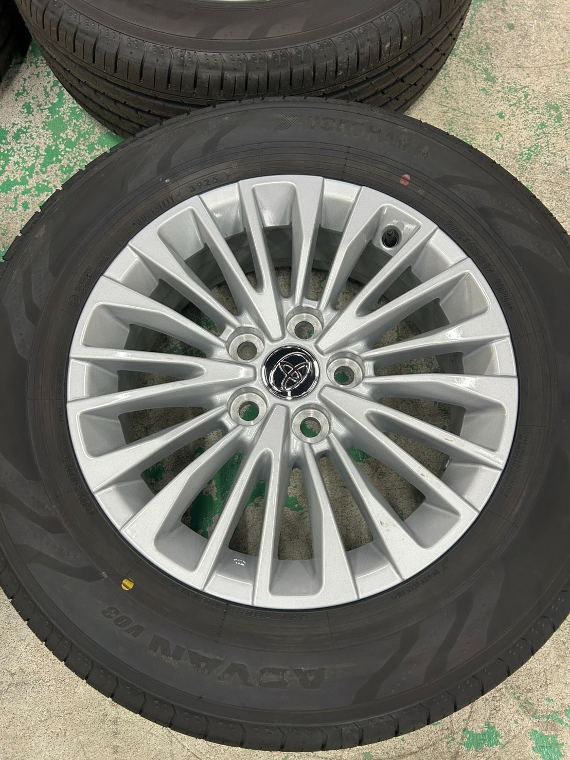 40 45系アルファード ヴェルファイア用 OP 17インチ ADVAN dB V 03 225 65 R 17 製 インチダウン対応 4本セット