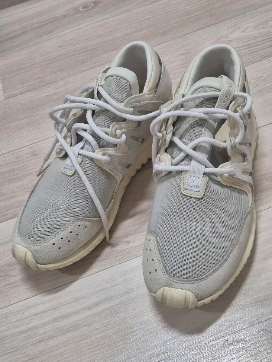 アディダス チュブラー ノヴァ プライムニット 白