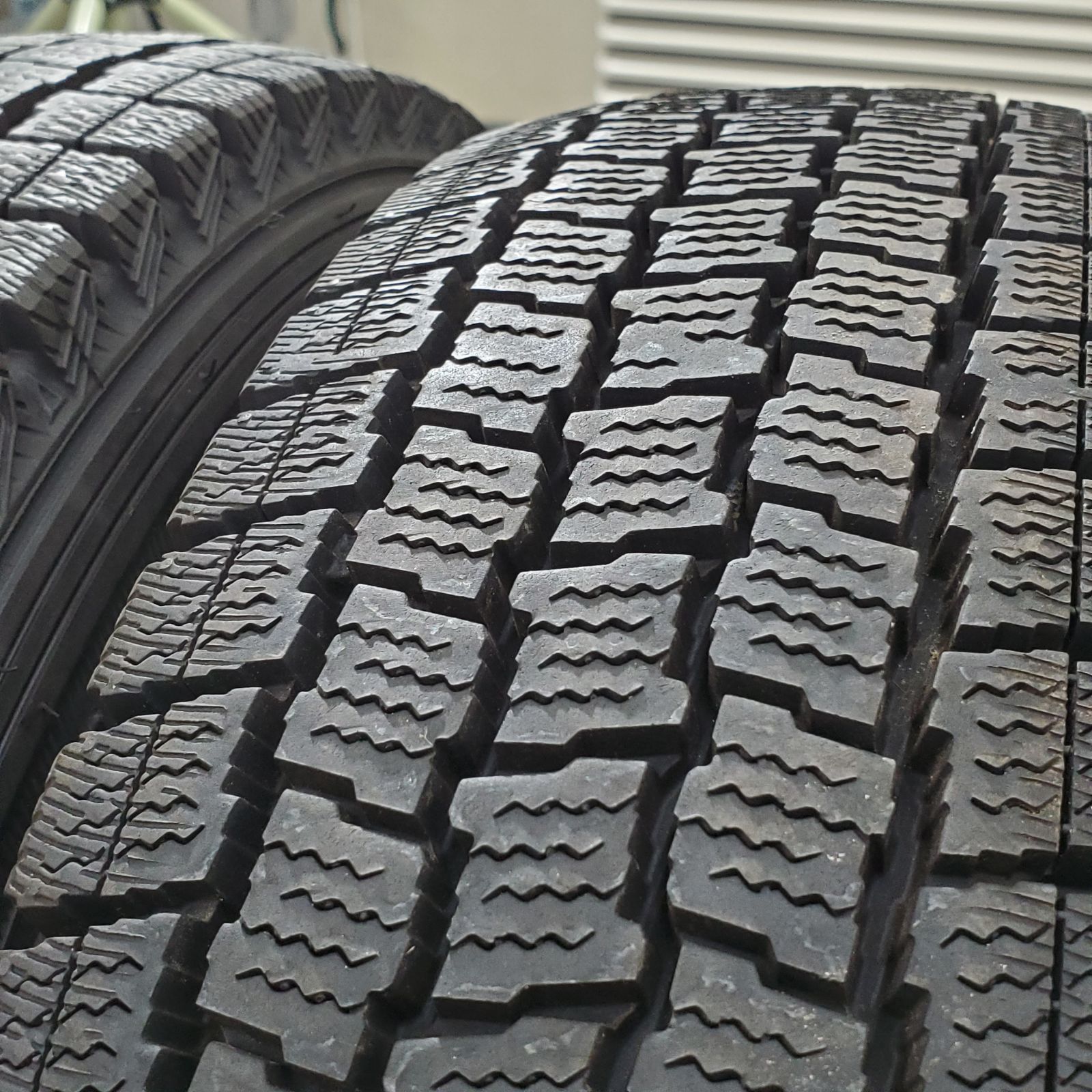  18 20年製 145 R 12 6 PR LT グッドイヤー アイスナビカーゴ ダイハツ ハイゼット スタッドレスタイヤ 冬タイヤ 1195 12インチ以下 タイヤ ホイールセット