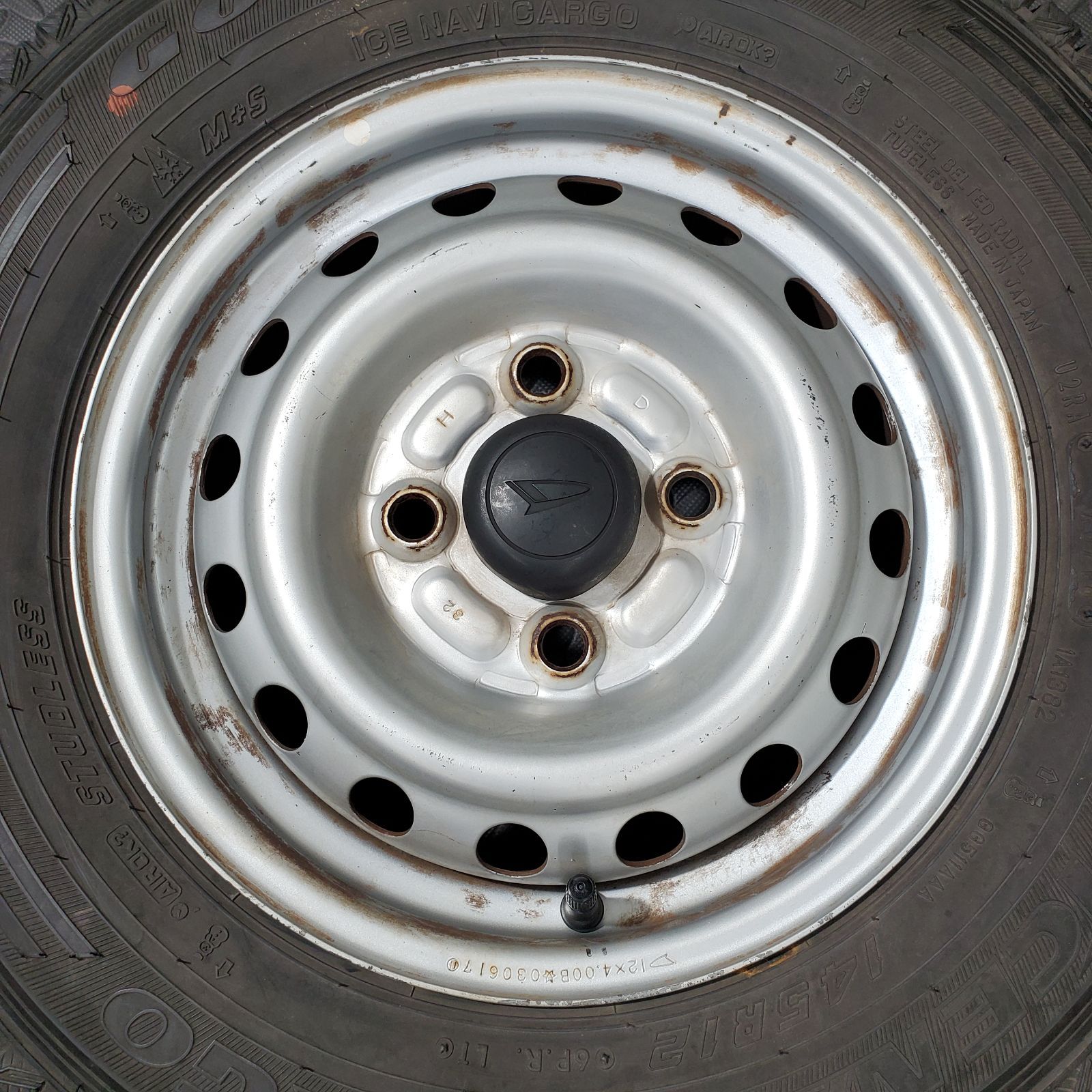 18 20年製 145 R 12 6 PR LT グッドイヤー アイスナビカーゴ ダイハツ ハイゼット スタッドレスタイヤ 冬タイヤ 1195