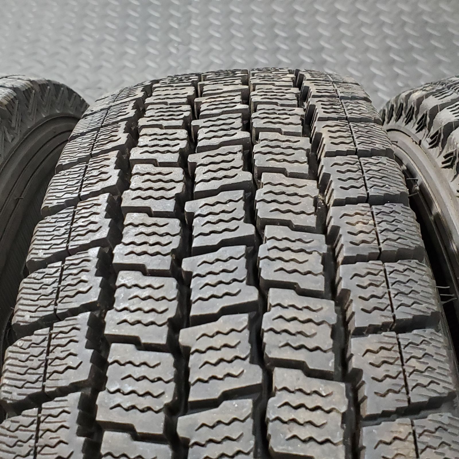 グッドイヤー アイスナビカーゴ