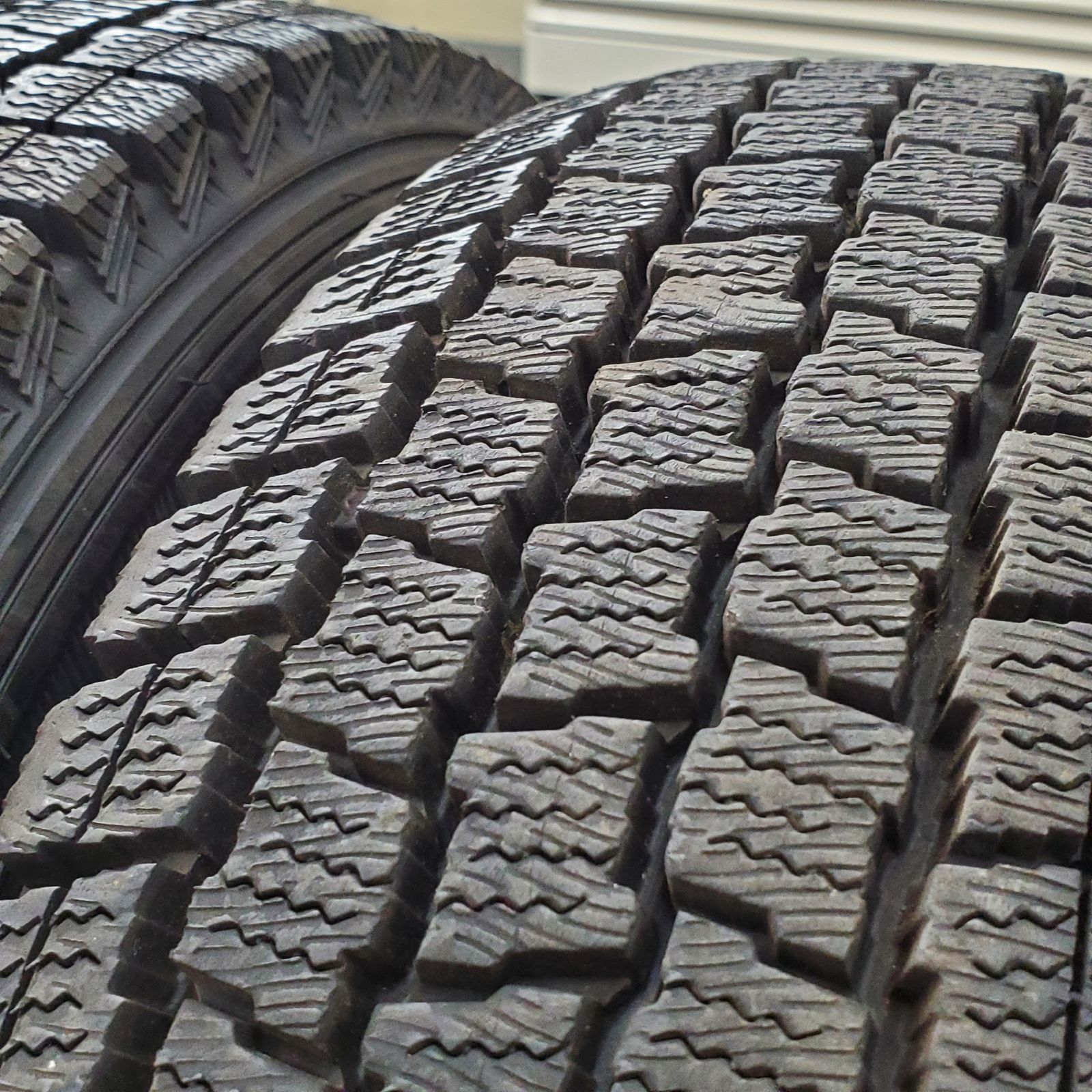 グッドイヤー アイスナビカーゴ