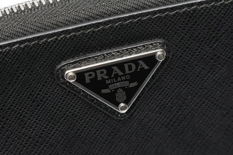 プラダ / PRADA サフィアーノトライアングル コインケース / ジップ