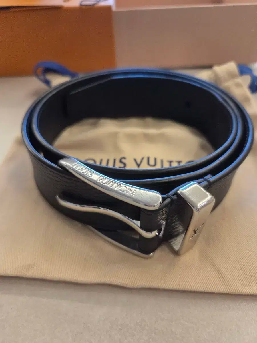 ルイヴィトン ポンヌフ ベルト M6065