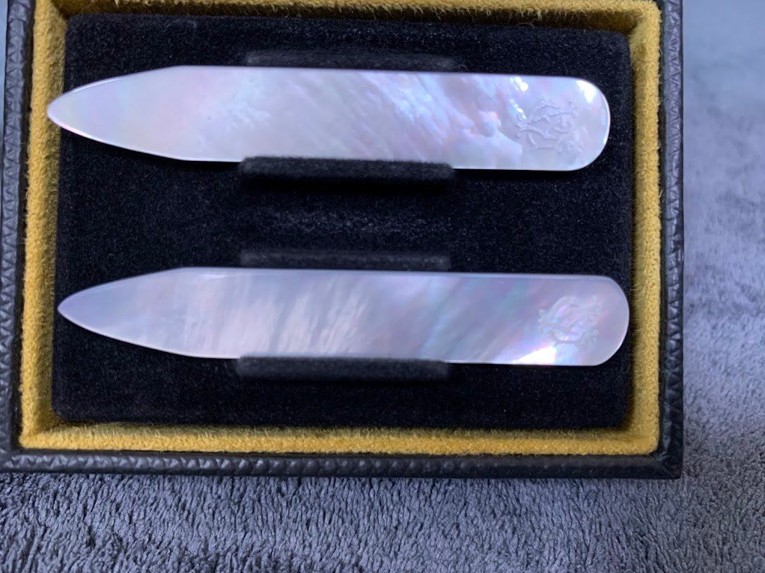 ☆ Dunhill ダンヒル ADロゴ ホワイトシェル カラーステイ カラー