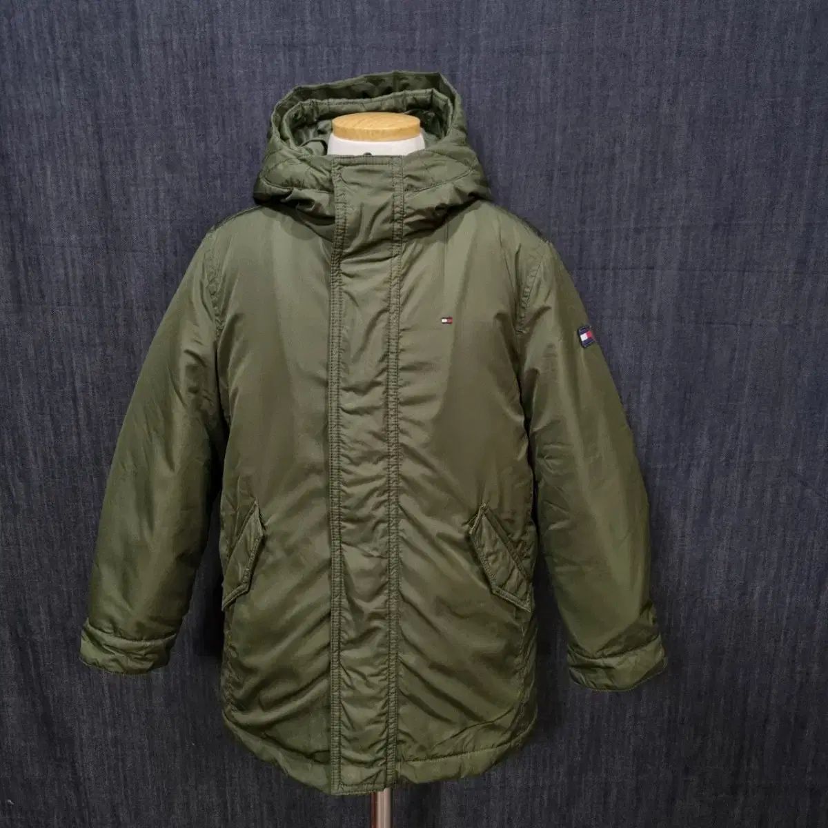 キッズ 116 Tommy Hilfiger トミーヒルフィガー ダウンジャケット (状態良し)10215