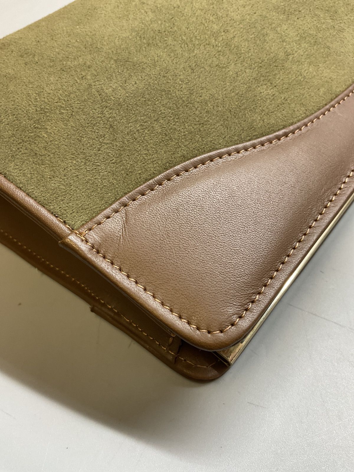 モスグリーン カーキ