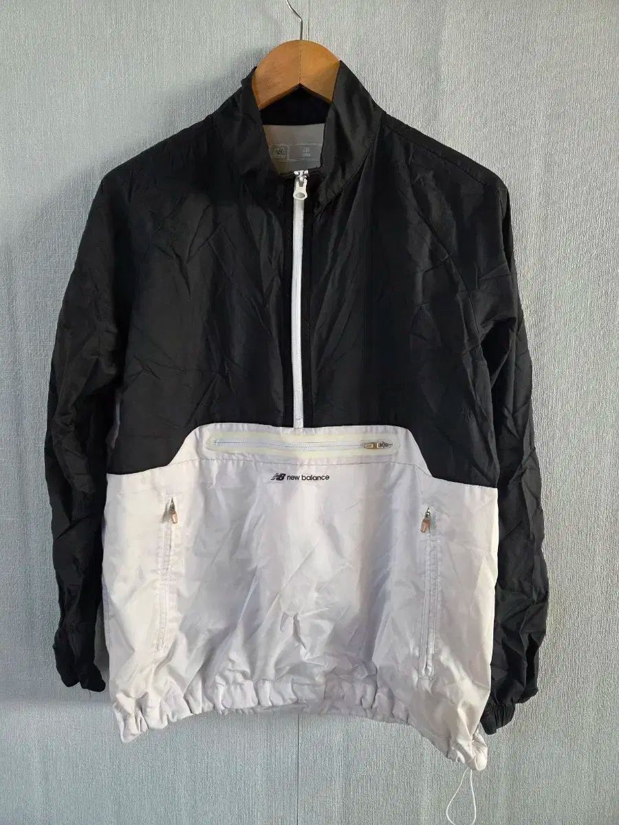 ニューバランス アノラック ウィンドブレーカー ブラック/白 - メルカリ