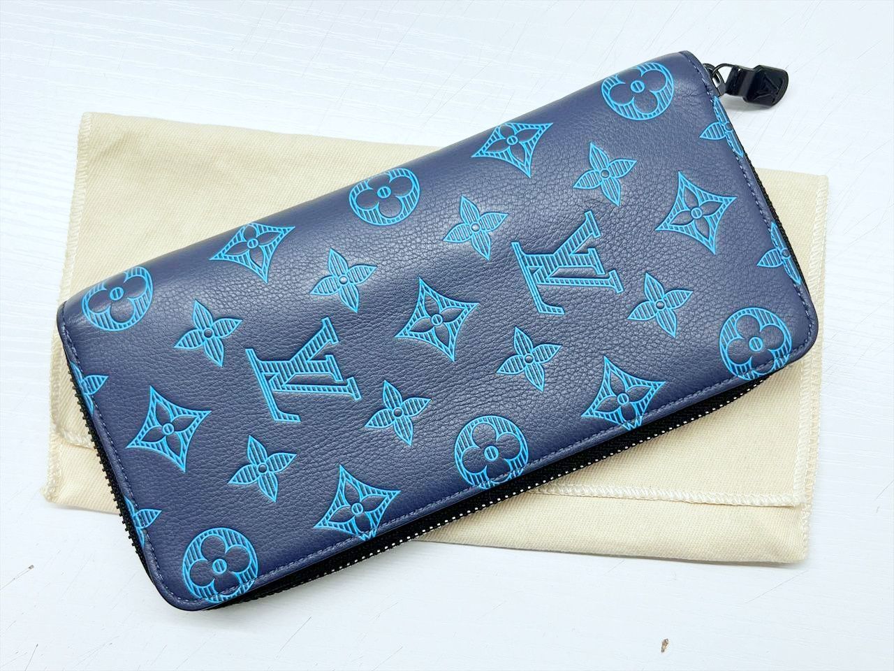 Louis Vuitton ルイヴィトン モノグラムシャドウ ジッピーウォレット ヴェルティカル ラウンド長財布 ネイビー ブルー RFID M80423