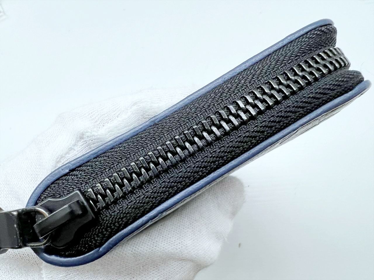 ラウンド長財布 ネイビー