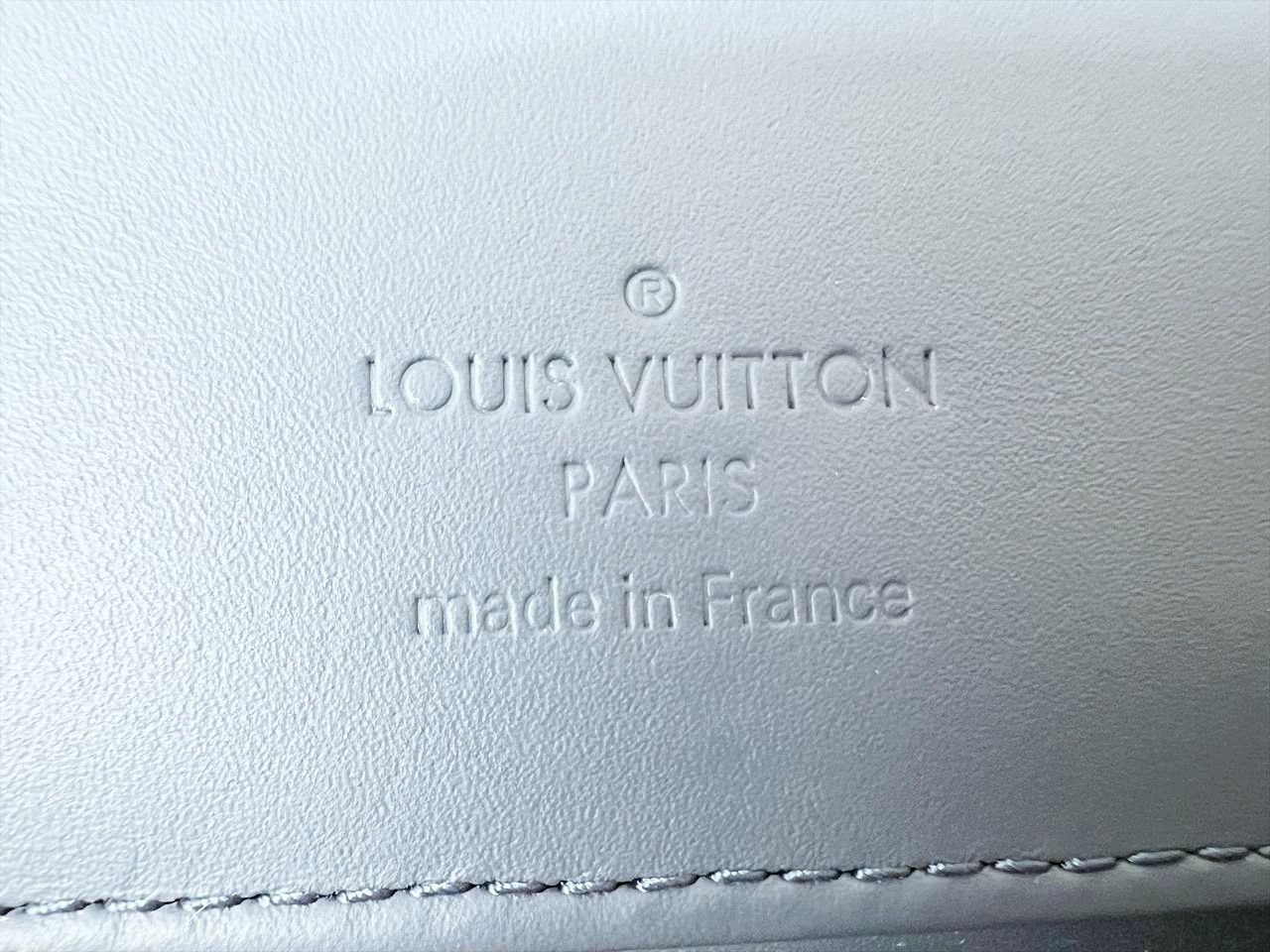 ラウンド長財布 ネイビー