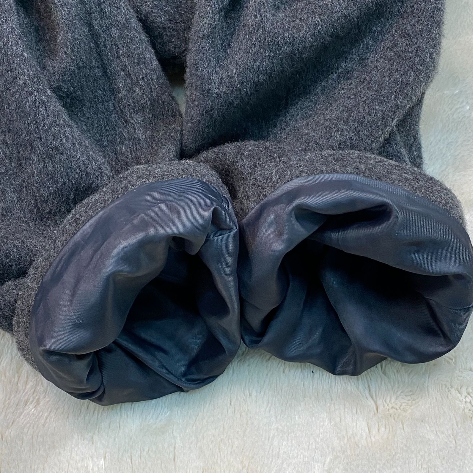 ガウンコート ロゴ刺繡