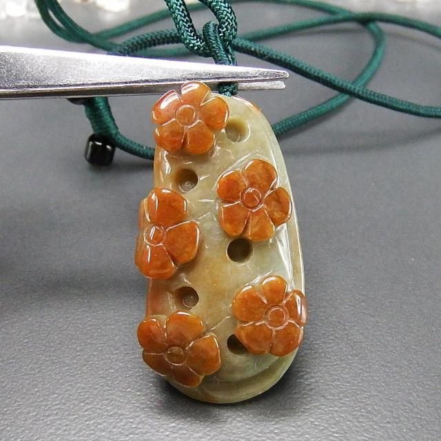 一点物逸品本翡翠梅花原色手彫りひすい天然石ネックレス902-029RYZa  