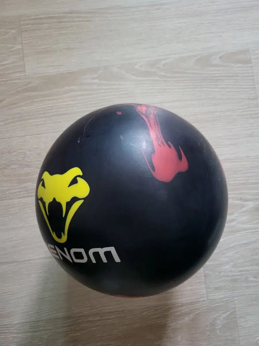 MOTIV リーサル ヴェノム 15 p ボーリングボール