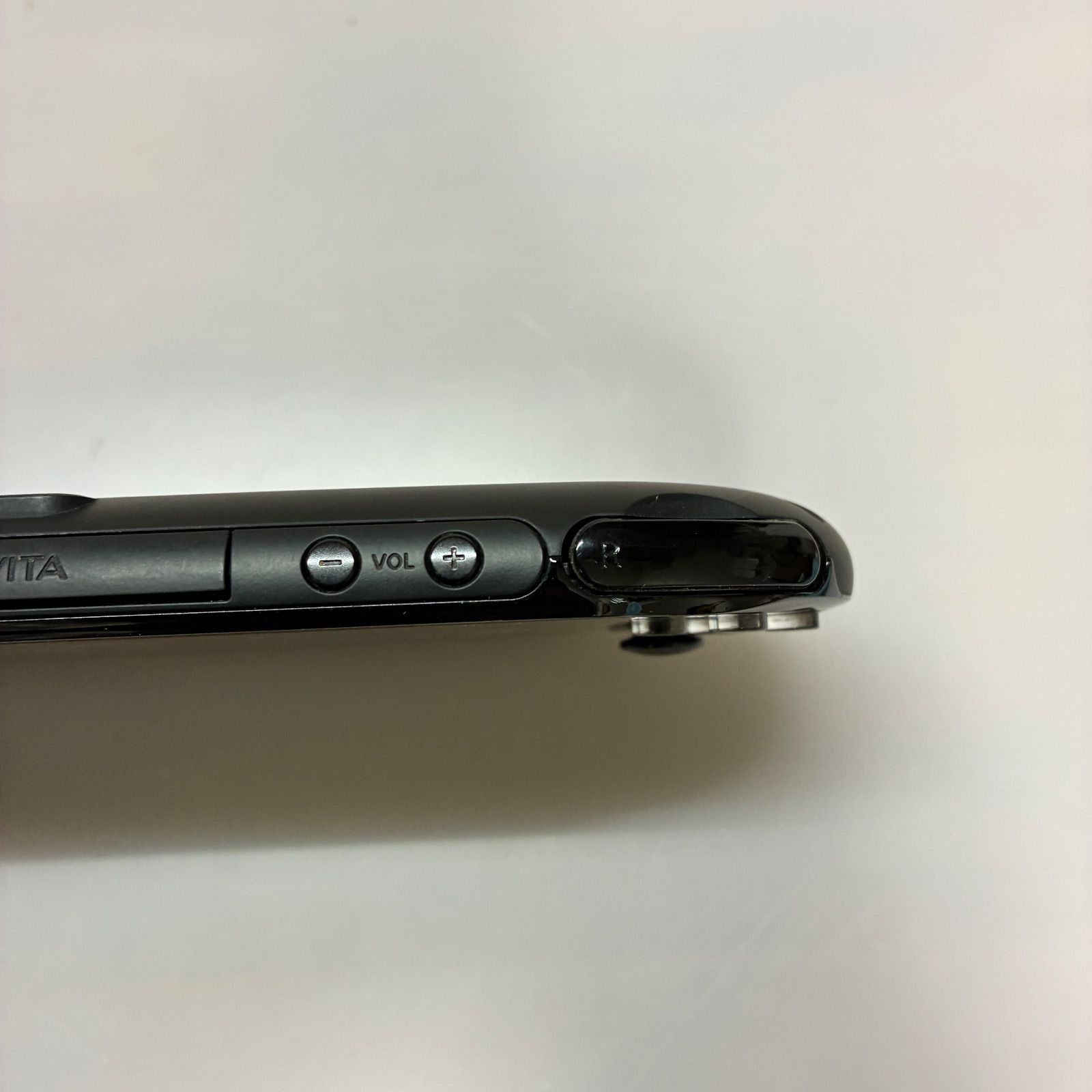  オープン記念価格 SONY PS Vita 2000 PCH ブラック ソフト 充電ケーブル メモリカード 付属 本体 PS Vita(ヴィータ)