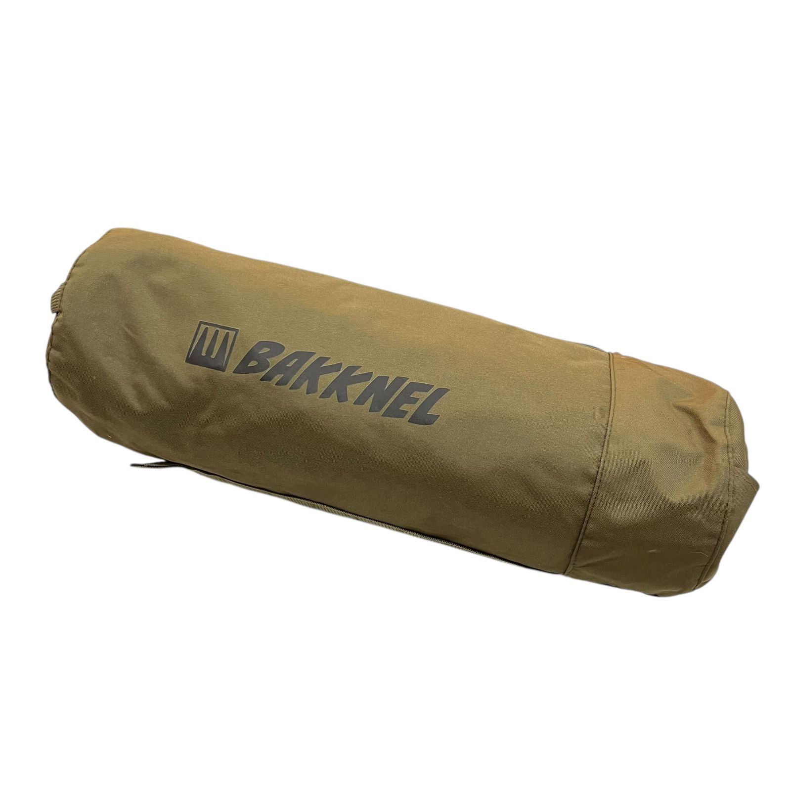 オリーブグリーン