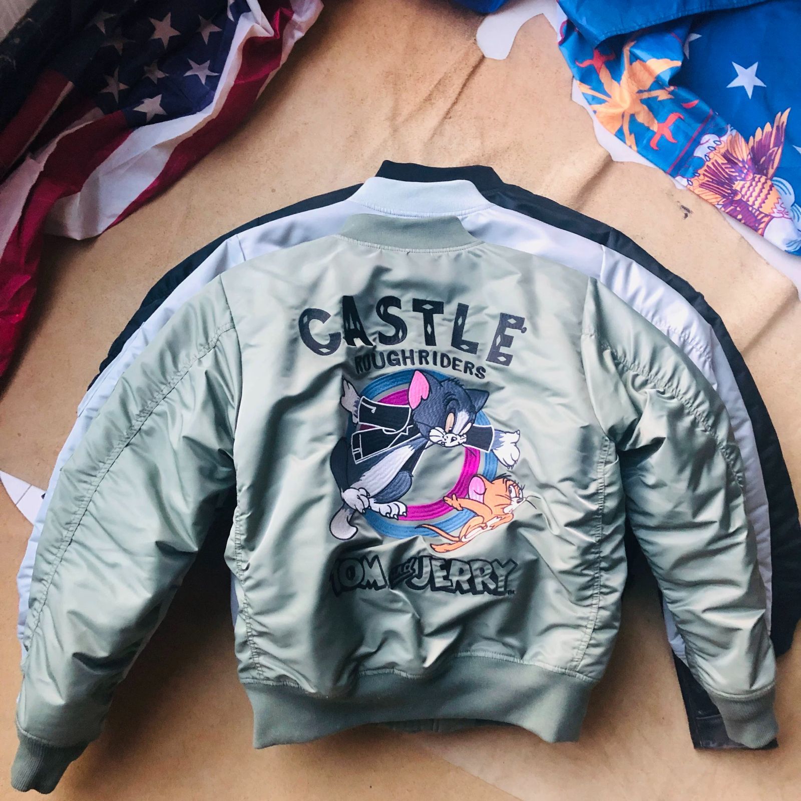 h Chase 猫追老鼠 MA-1 フライトジャケット|秋冬中綿入り|男女兼用カップル刺繍入り|美式ヴィンテージ