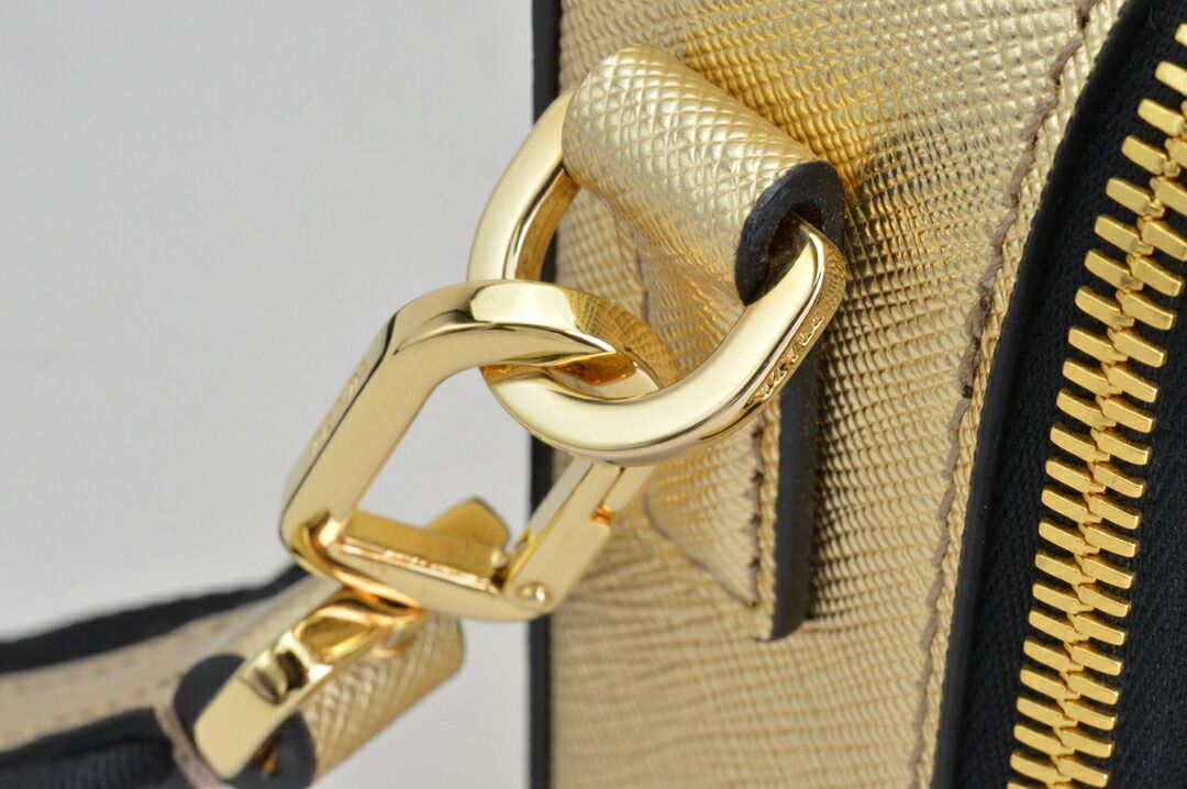 ゴールド レザー