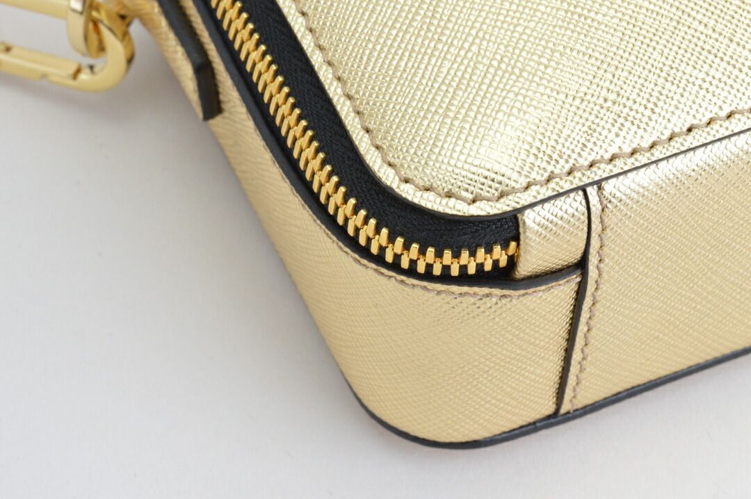 PRADA サフィアーノ