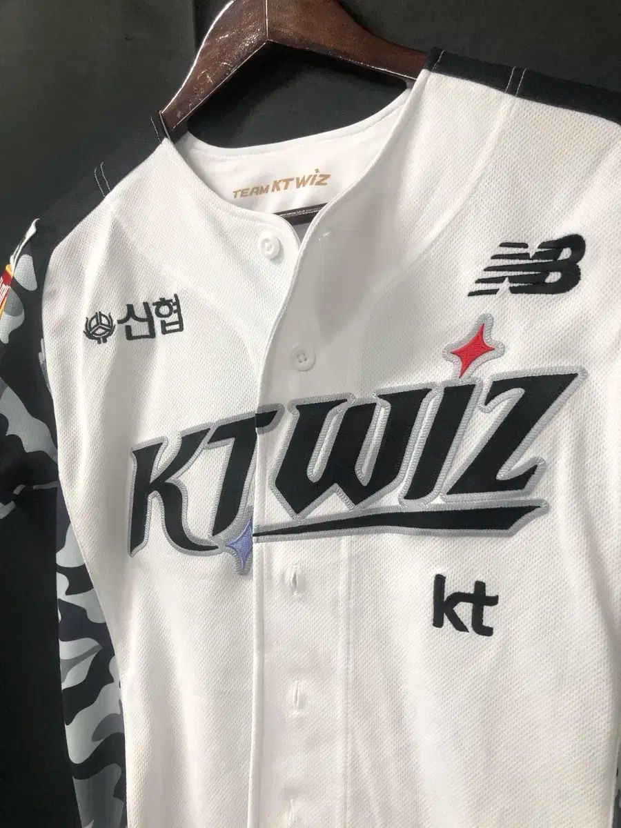 ニュー ンス KTウィズ 野球 チアリーダー ユジン YUJIN