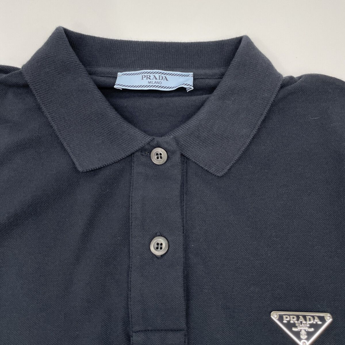 PRADA プラダ 23年 ﾈｲﾋﾞｰ ﾄﾗｲｱﾝｸﾞﾙﾛｺﾞ ﾜﾝﾋﾟｰｽ 42 - メルカリ