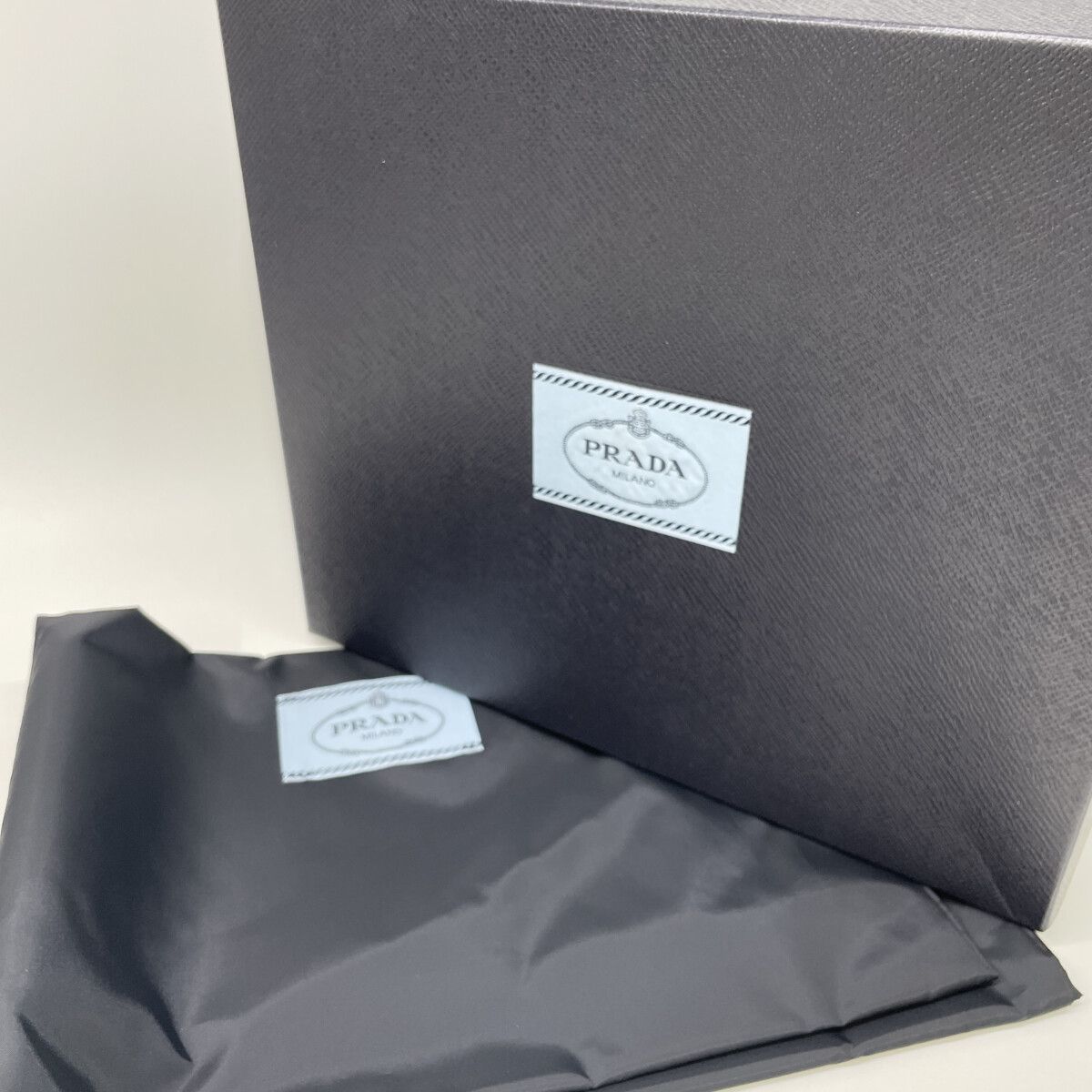  PRADA プラダ 23年 ﾈｲﾋﾞｰ ﾄﾗｲｱﾝｸﾞﾙﾛｺﾞ ﾜﾝﾋﾟｰｽ 42 その他 ワンピース