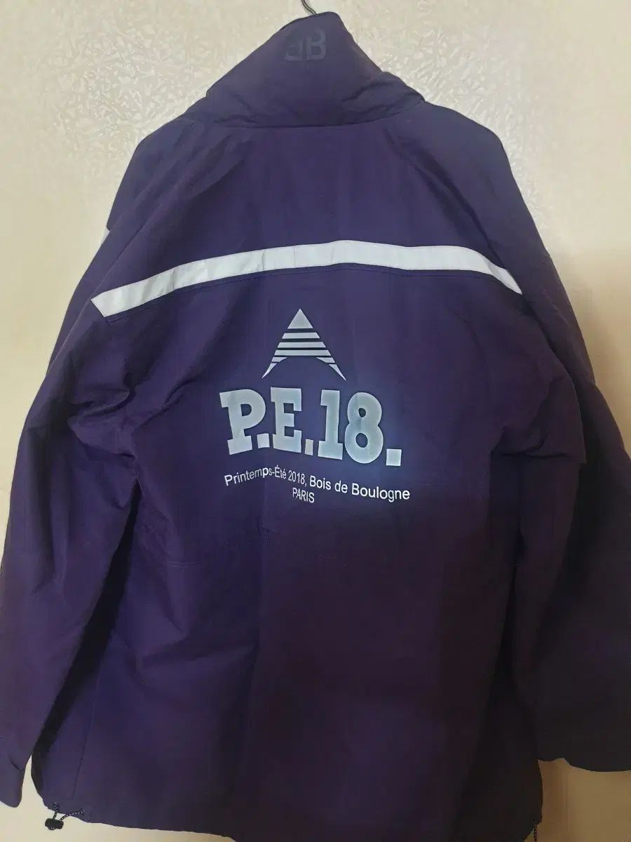 バレンシアガ マウンテンパーカー BALENCIAGA（マウンテンパーカー）のフリマアイテム一覧