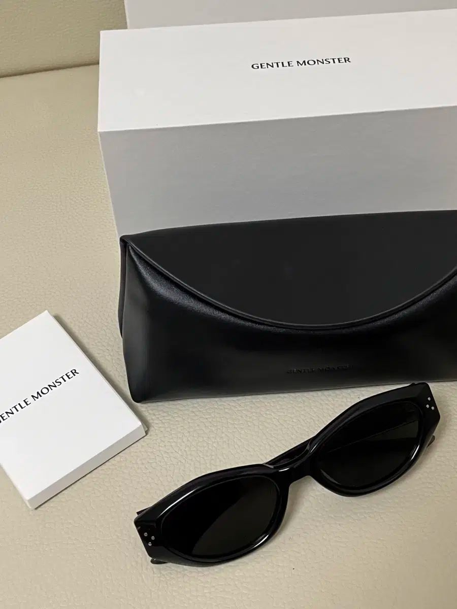 GENTLE MONSTER ジェントルモンスター DA DA! 01 ブラック