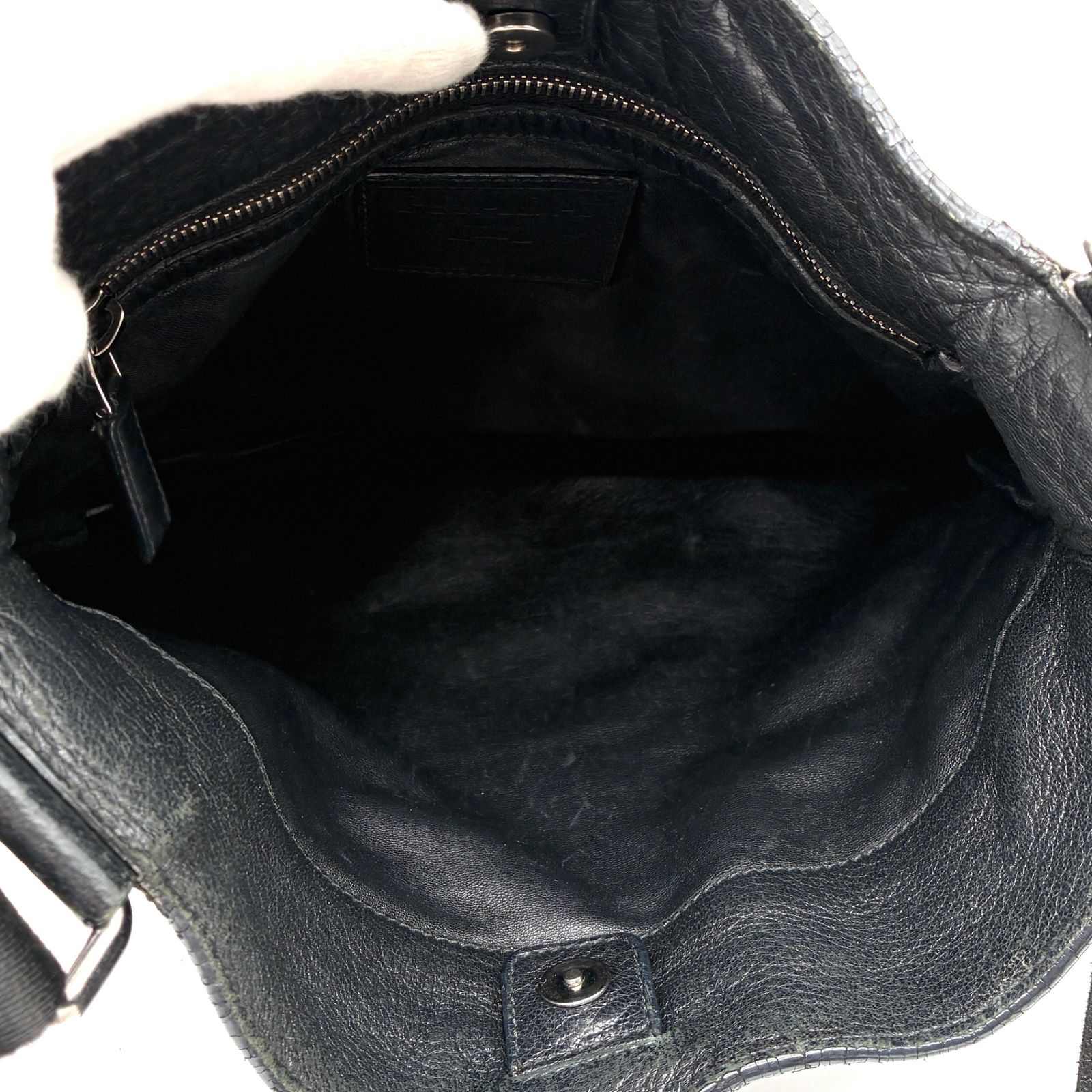 希少・正規品 PRADA プラダ ショルダーバッグ ロゴ型押し オールレザー  