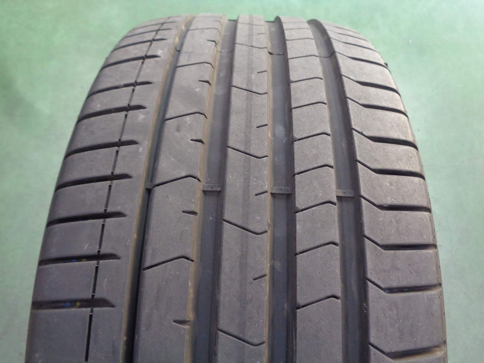 ピレリ Pゼロ PZ 4 255 40 R 21 ボルボ認証マーク付き 1本 タイヤ 神奈川県