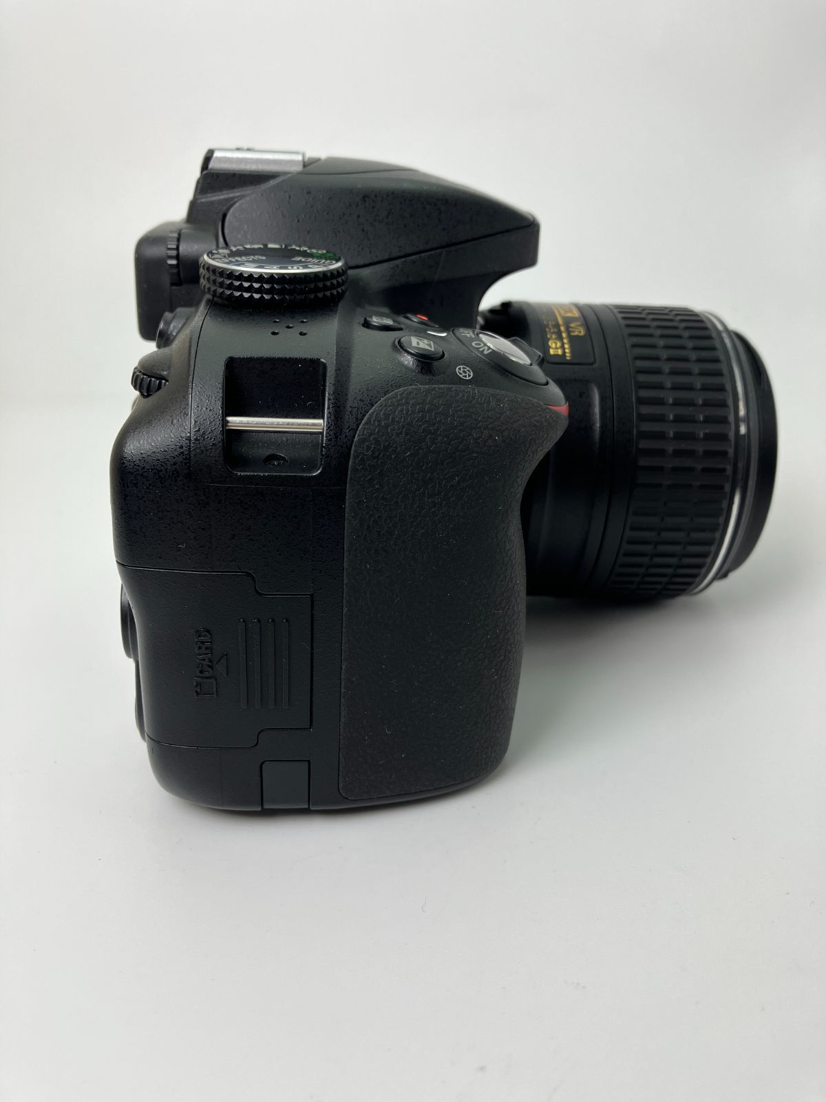 【返品保証・美品】Nikon D3300レンズキット ニコン Nikon D3300 レンズキット ブラック SDカード(16GB)付き