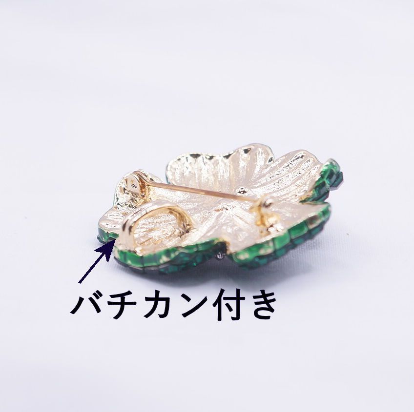 ブローチ グリーン色