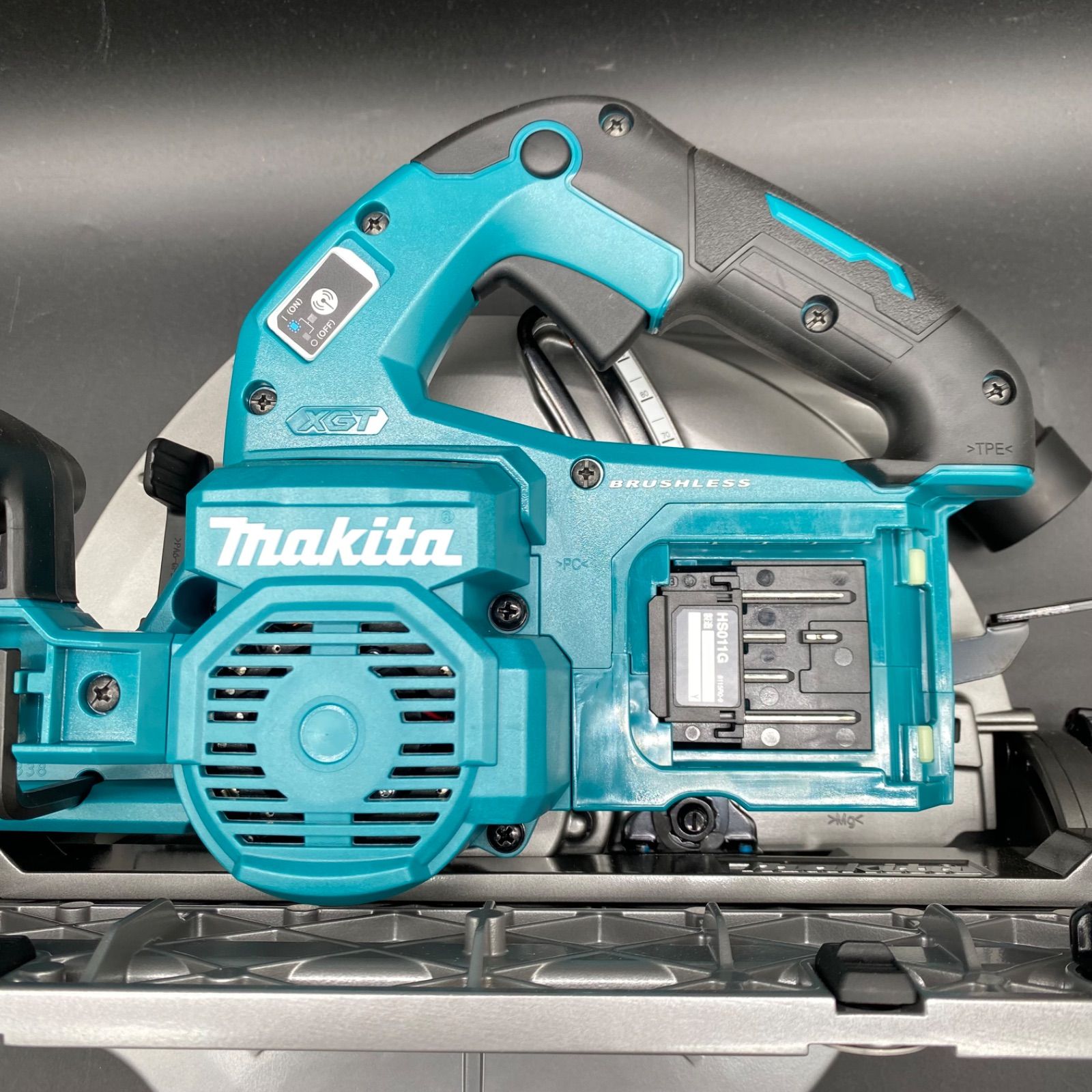  A 041 makita 充電式マルノコ 260㎜ 40 Vmax モデルHS 011 GZ 無線連動機能付 バッテリ 充電器 ワイヤレスユニット別売 マキタ 電動のこぎり 切断工具 切断機