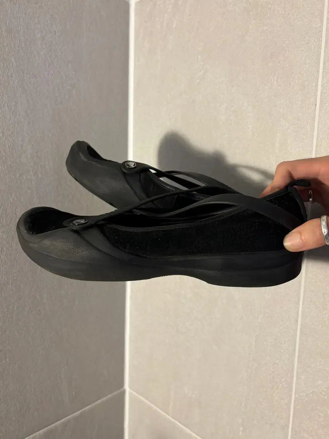 クロックス スウェード フラットシューズ