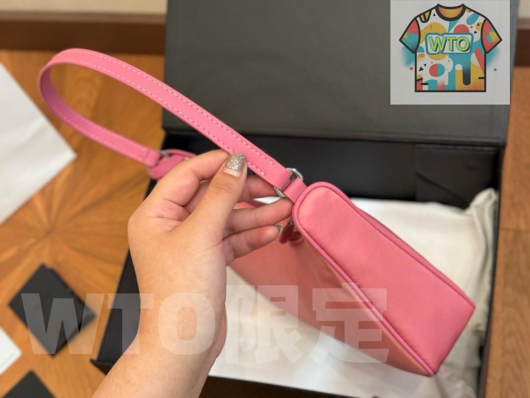 PRADAプラダのとてもスタイリッシュな女性用ショルダーバッグ｜