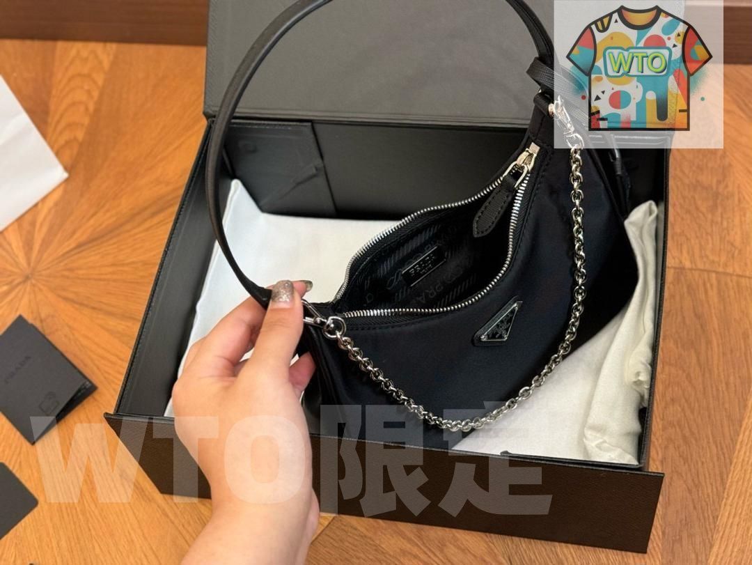 PRADAプラダのとてもスタイリッシュな女性用ショルダーバッグ｜ ｜
