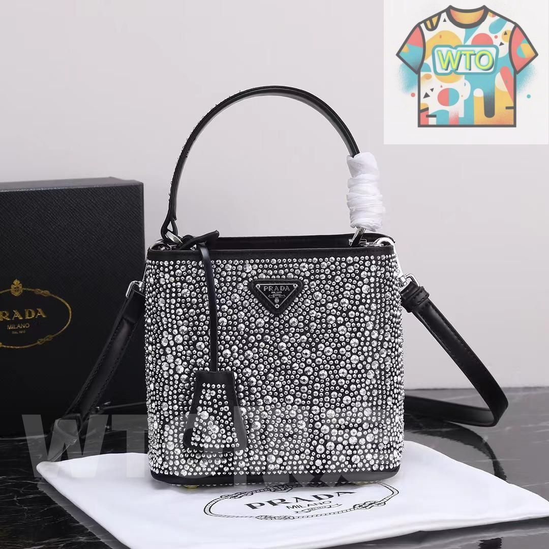 プラダ PRADA ショルダーバッグ｜ ｜