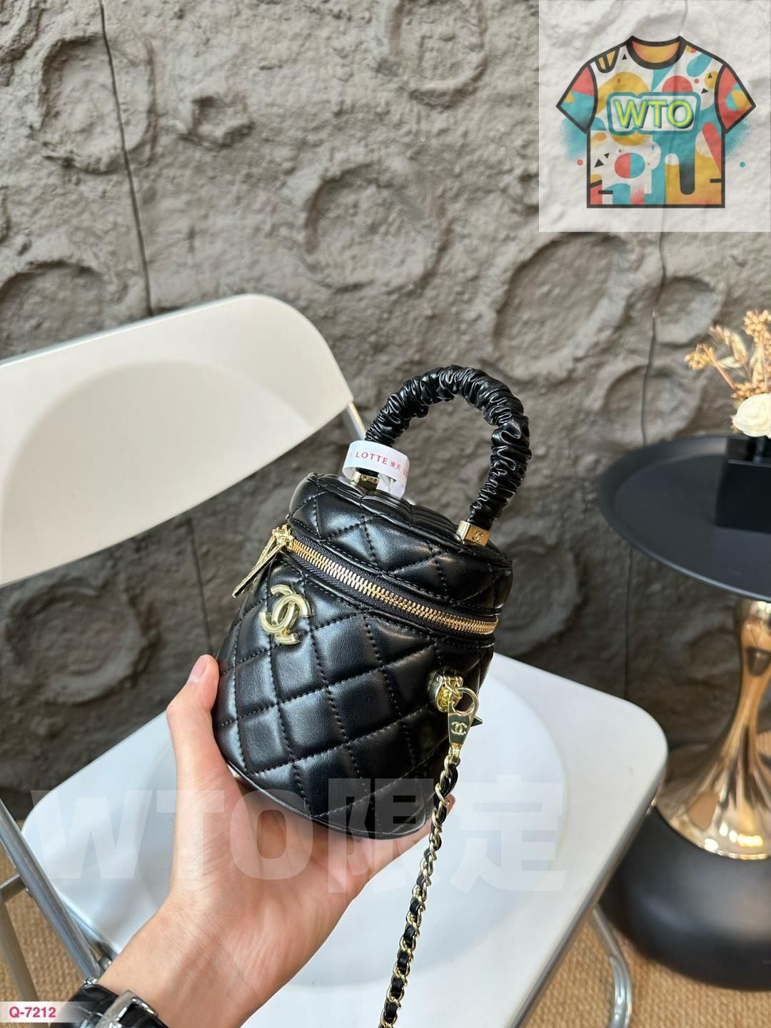 chanle 黒い円筒形の化粧ポーチ｜ ｜