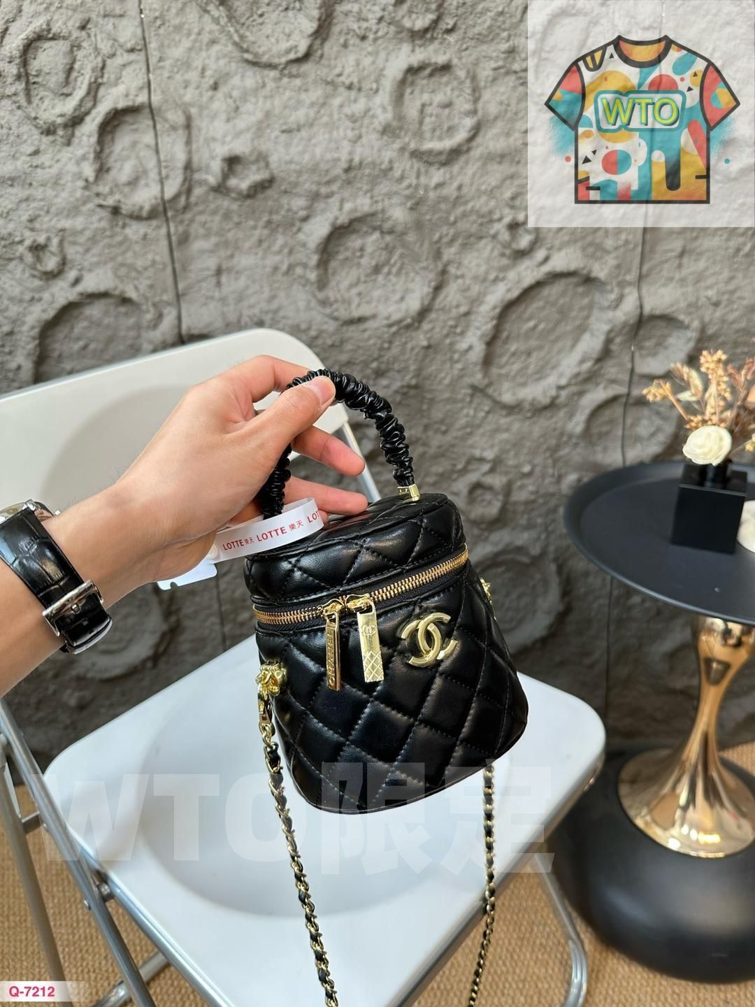 今がチャンス！ chanle 黒い円筒形の化粧ポーチ｜ ｜