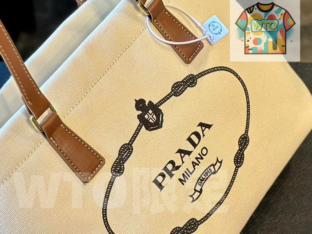 PRADAプラダの通勤必須のキャンバスショルダーバッグ｜ ｜