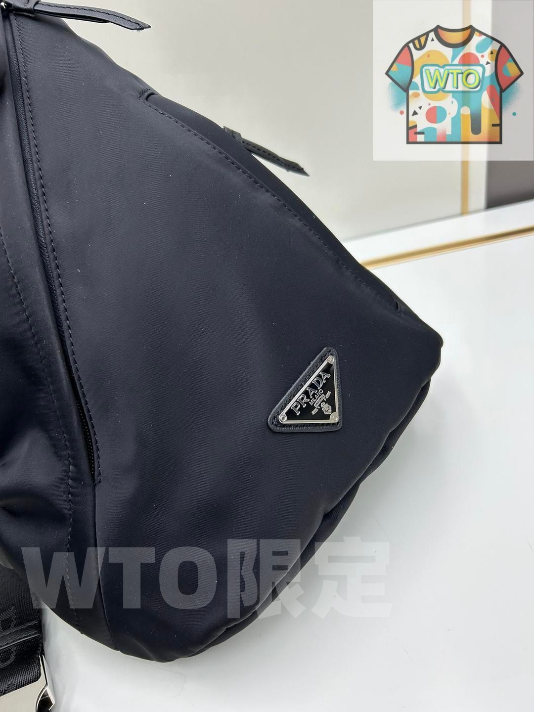 男性用の胸ポーチ シンプルで洗練されたデザイン｜