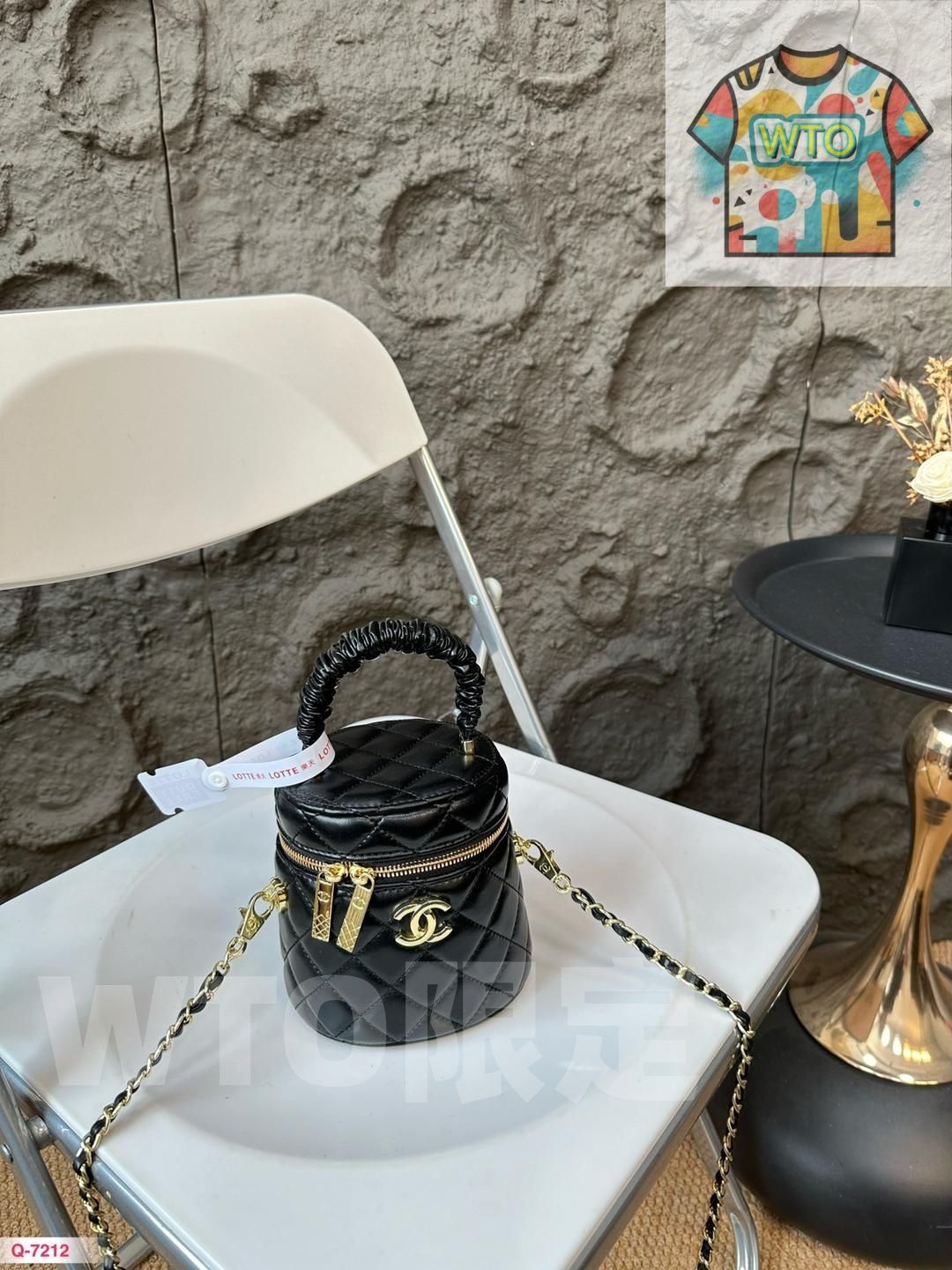 chanle 黒い円筒形の化粧ポーチ｜ ｜