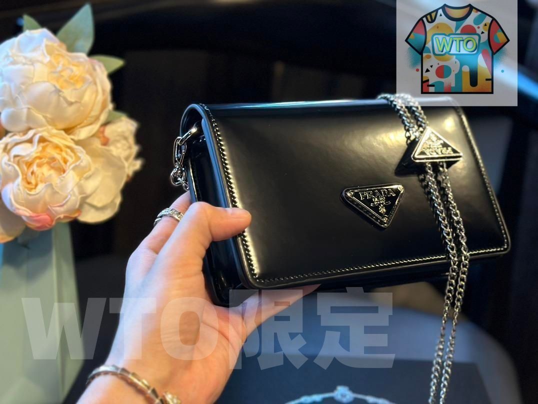 PRADAプラダの超美しいブラックショルダーバッグ| |