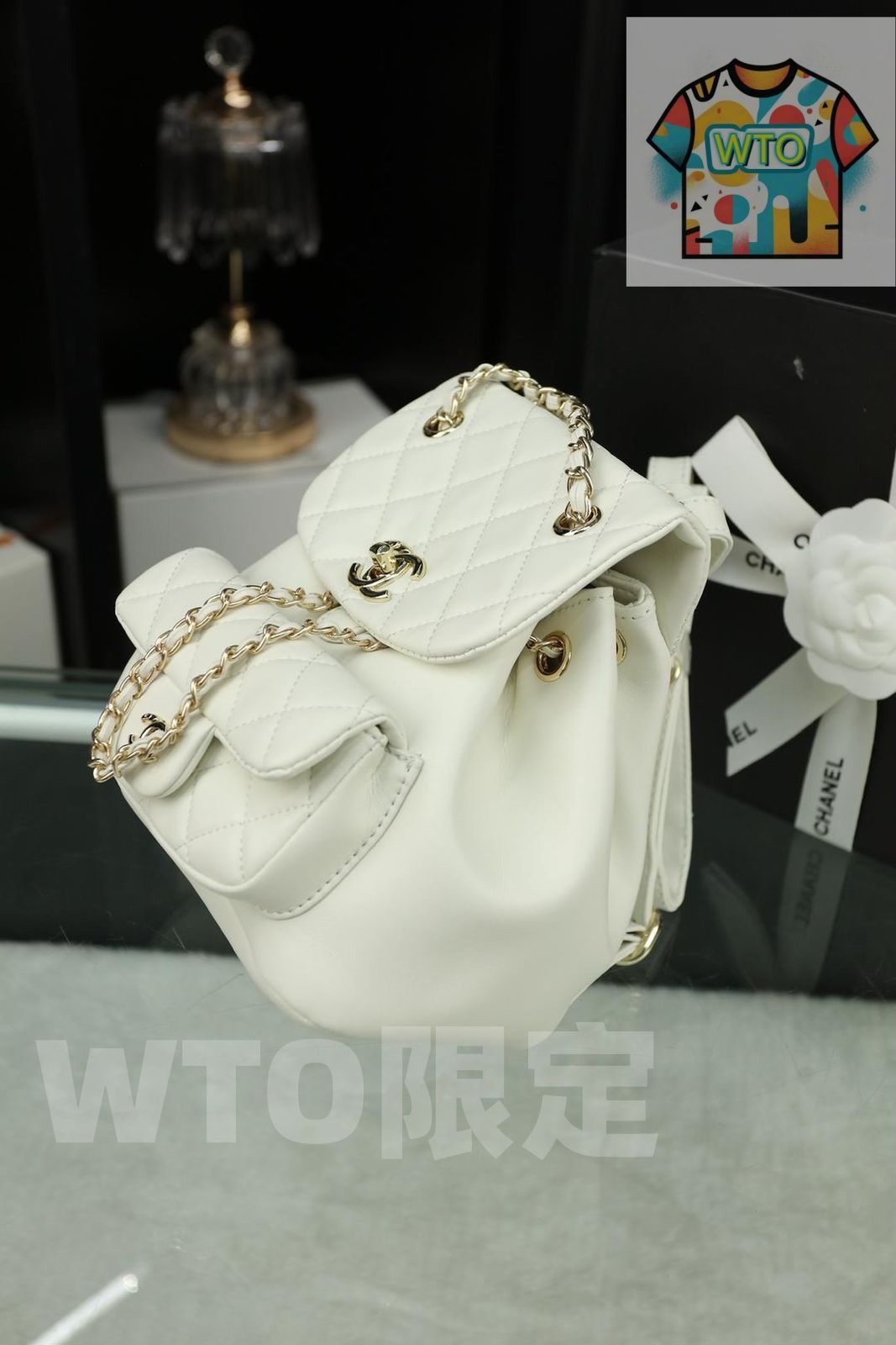 リュックサックで 小さくて精巧な｜